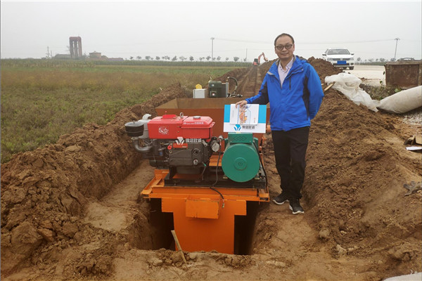 矩形液壓式排水溝滑模機展示