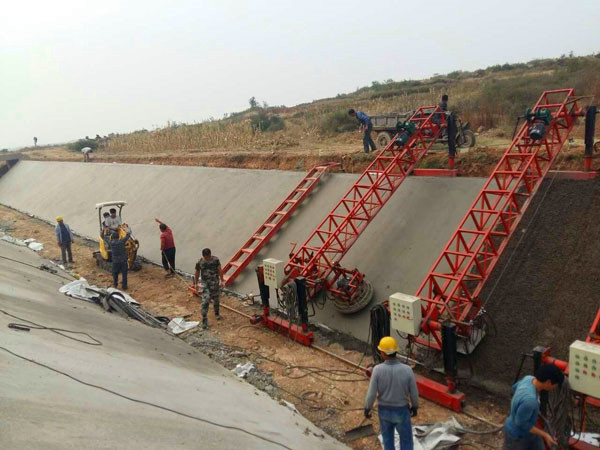 各大高速公路邊溝施工現(xiàn)場(chǎng)