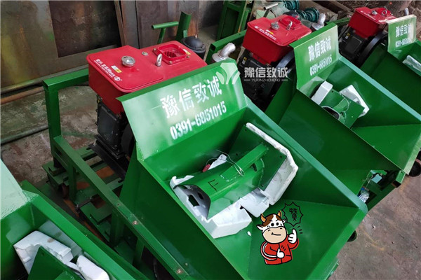 攔水帶滑模機(jī)發(fā)貨