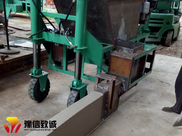 混凝土路沿石滑模機(jī)試機(jī)發(fā)貨