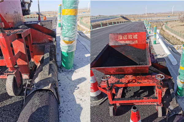 攔水帶滑模機(jī)